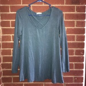 Long sleeve cross neck shirt!